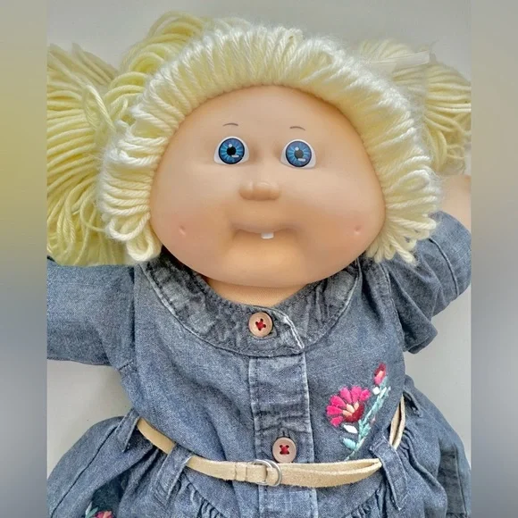Vintage Cabbage Patch Doll in Denim Dress with Blonde Hair - Picture 2 of 15
